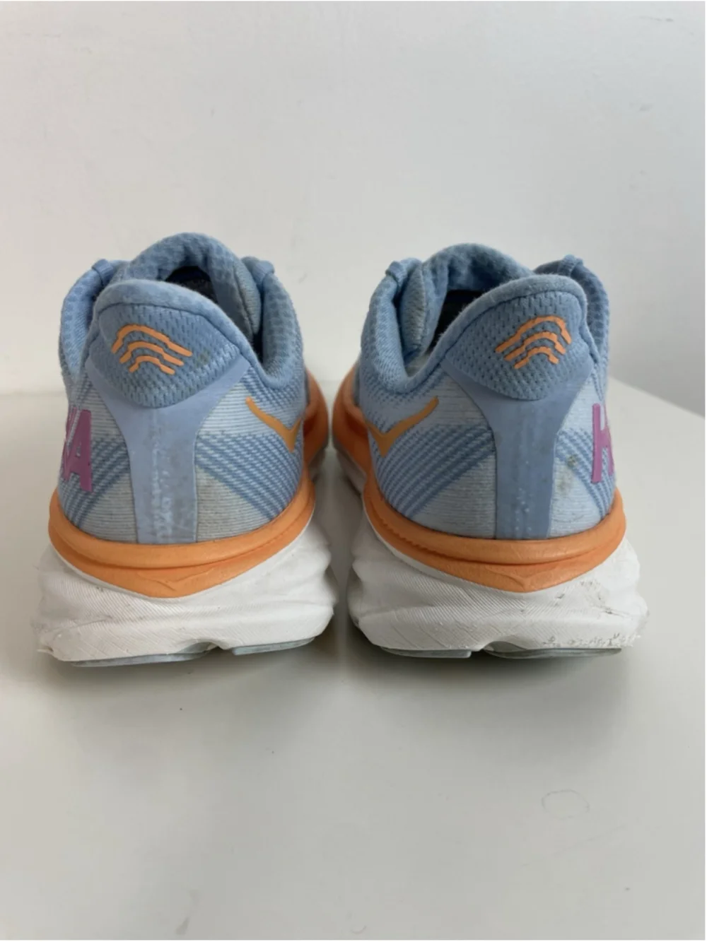 Hoka moderate signs